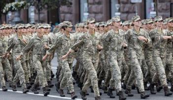 З 17 грудня працюючі жінки мають стати на військовий облік.