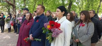8 травня, в День пам’яті та примирення, Україна вшановує пам’ять кожного, хто боровся з нацизмом, та всіх жертв Другої світової війни