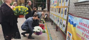 ​Доки є небо синє, доки серця палають, доки пшеницю сіють, Герої не вмирають!...