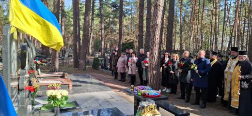 У День українського добровольця на Вишгородщині Петрівська та Димерська громада, у с.Лютіж, на кладовищі, вшанували пам`ять занисників, які загинули три роки тому у боях під Гутою-Межигірською