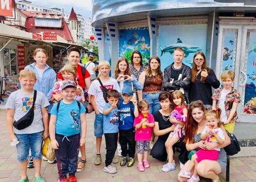 До Дня батька дітки полеглих захисників з Димерської громади відвідали Київський океанаріум `Морська казка`
