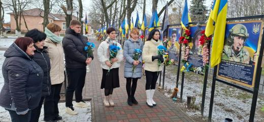 «Кіборги вистояли, не вистояв бетон». Сьогодні в Україні відзначають День захисників Донецького аеропорту та вшановують пам`ять загиблих побратимів