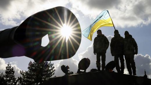 Можеш тримати зброю в руках – ставай до лав Збройних сил України. Не можеш – донать на дрони. Не можеш і не маєш коштів – зроби щось корисне для країни