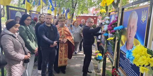 На Алеї Слави Героїв у Димері відкрили сім банерів загиблим воїнам, які віддали своє життя за Україну